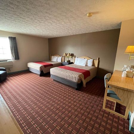 The Woodridge Inn Connersville エクステリア 写真