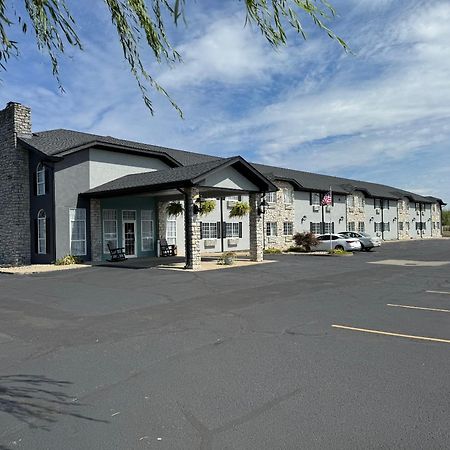 The Woodridge Inn Connersville エクステリア 写真