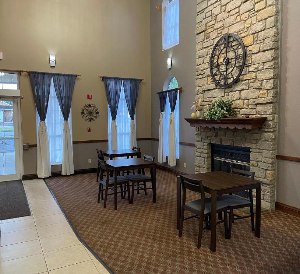 The Woodridge Inn Connersville エクステリア 写真