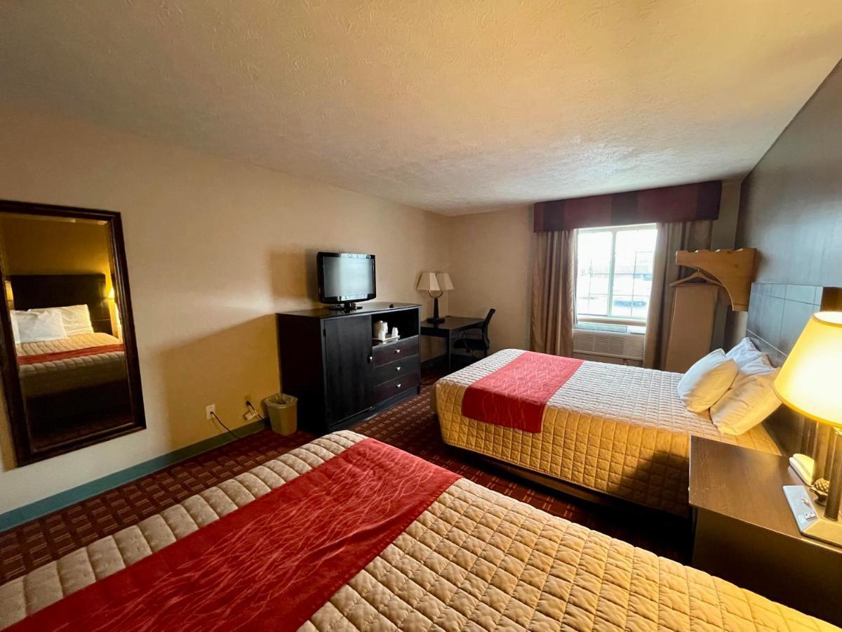 The Woodridge Inn Connersville エクステリア 写真