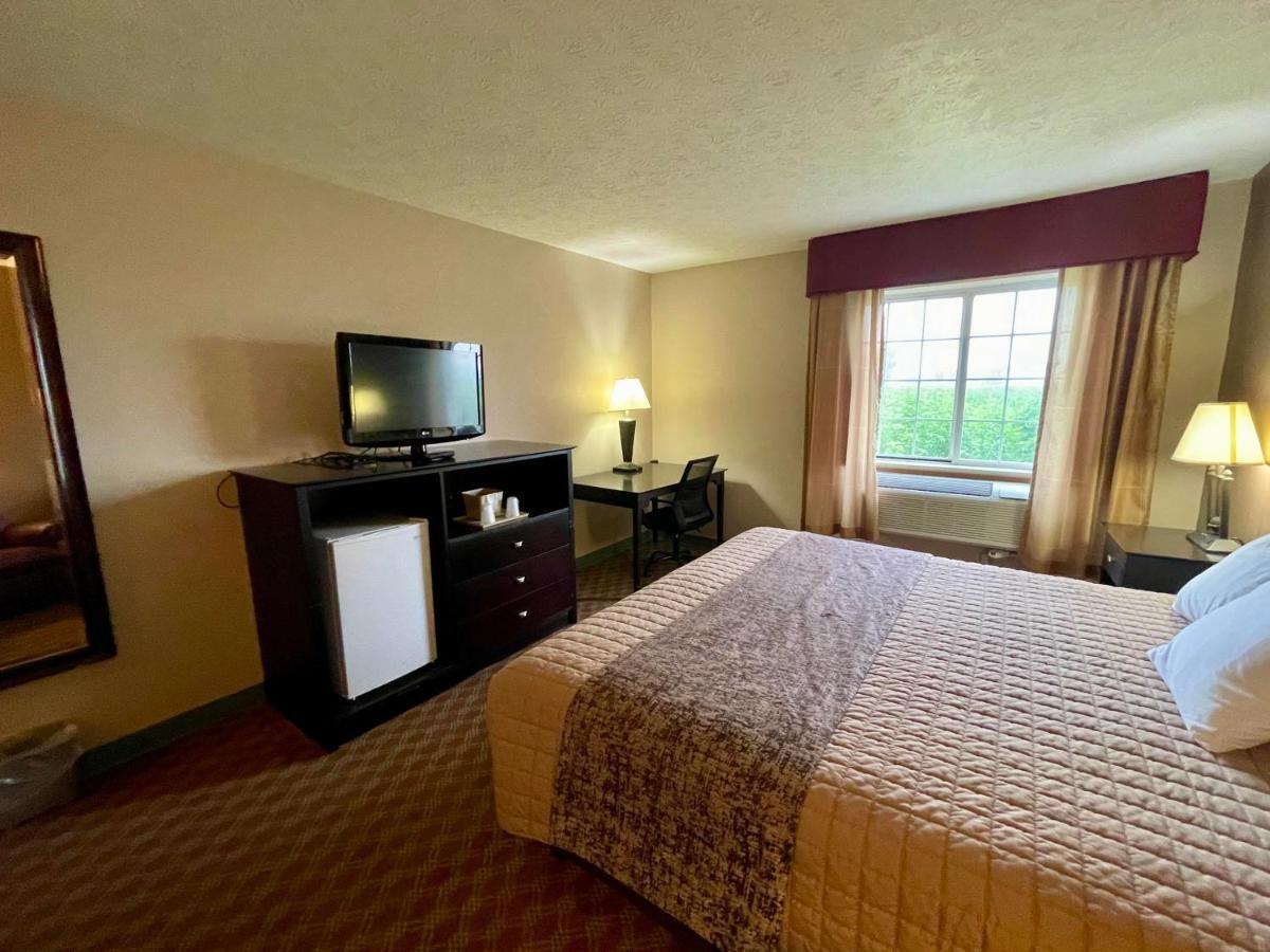 The Woodridge Inn Connersville エクステリア 写真
