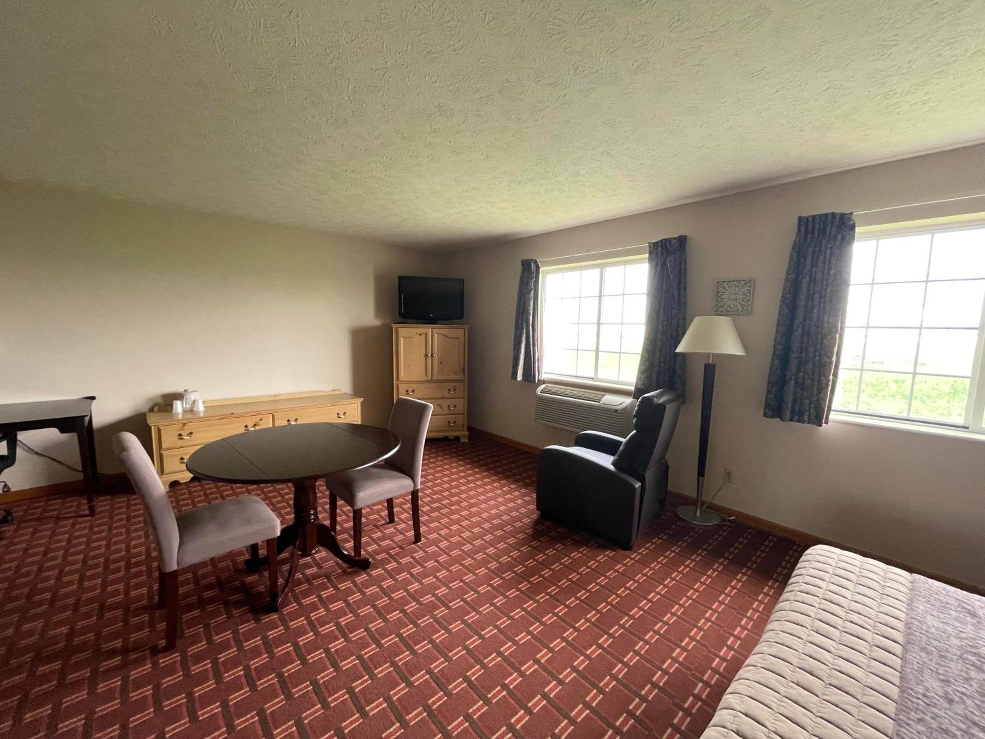 The Woodridge Inn Connersville エクステリア 写真