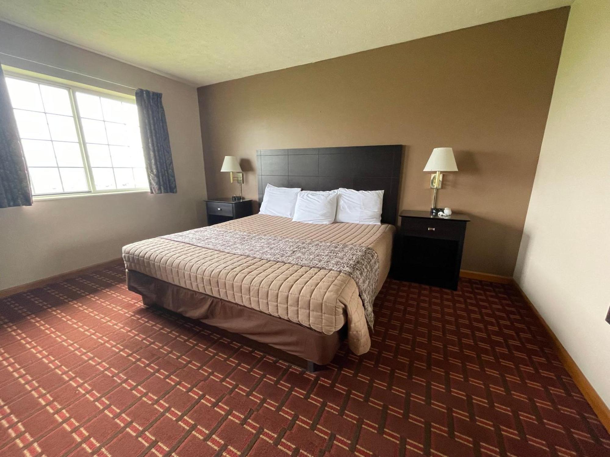 The Woodridge Inn Connersville エクステリア 写真