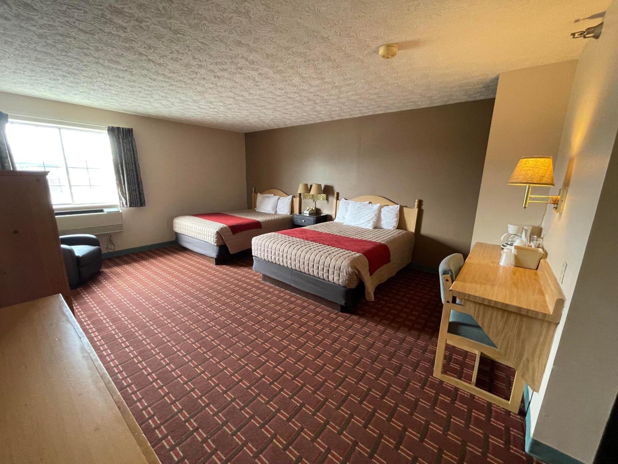The Woodridge Inn Connersville エクステリア 写真