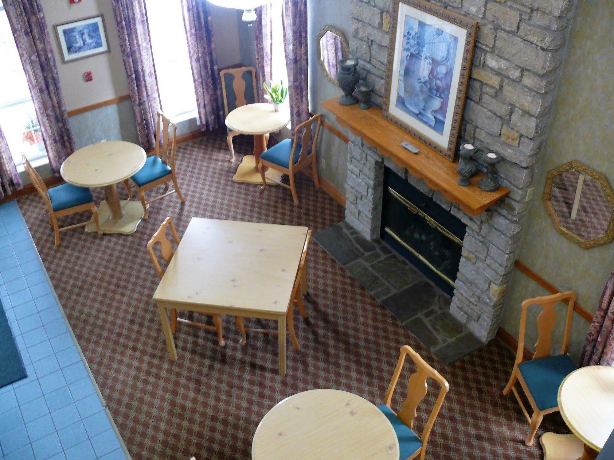 The Woodridge Inn Connersville エクステリア 写真